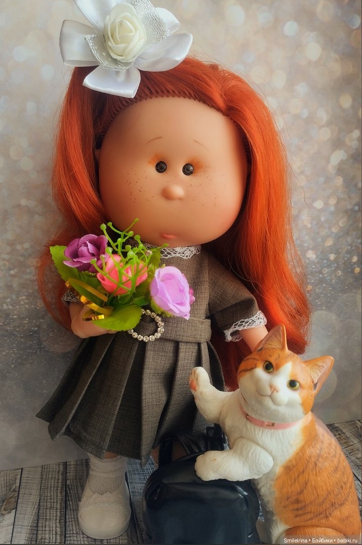 С началом учебного года — Куклы Nines d'Onil (Нинес): Миа (Mia) (фото 7)