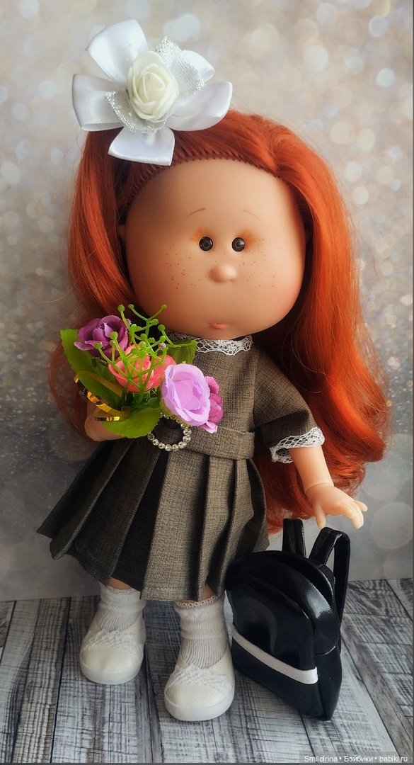 С началом учебного года — Куклы Nines d'Onil (Нинес): Миа (Mia) (фото 5)