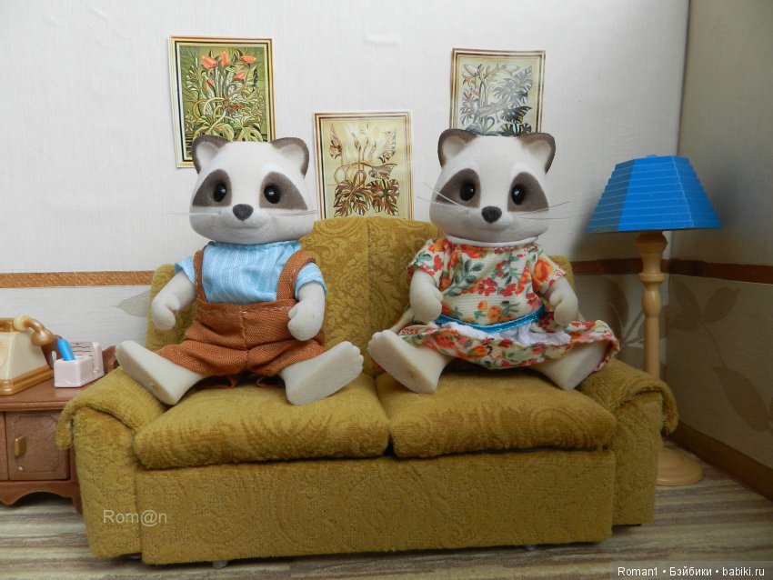 Мягкий раскладной диван 1:12