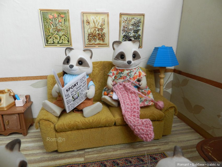 Мягкий раскладной диван 1:12