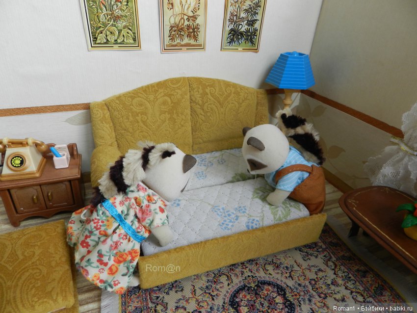 Мягкий раскладной диван 1:12