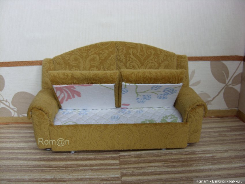 Мягкий раскладной диван 1:12