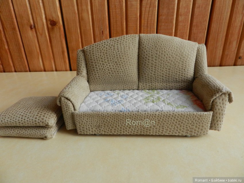 Мягкий раскладной диван 1:12 (фото 6)