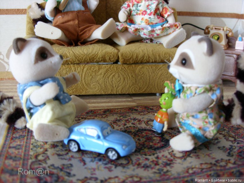 Мягкий раскладной диван 1:12