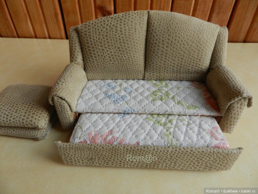 Мягкий раскладной диван 1:12 (фото 7)