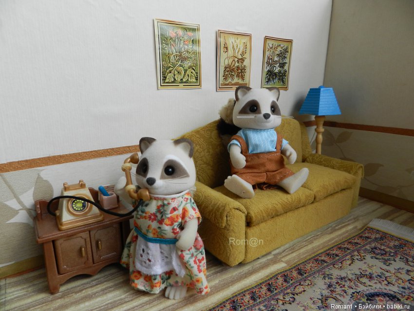 Мягкий раскладной диван 1:12