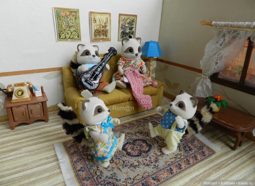 Мягкий раскладной диван 1:12