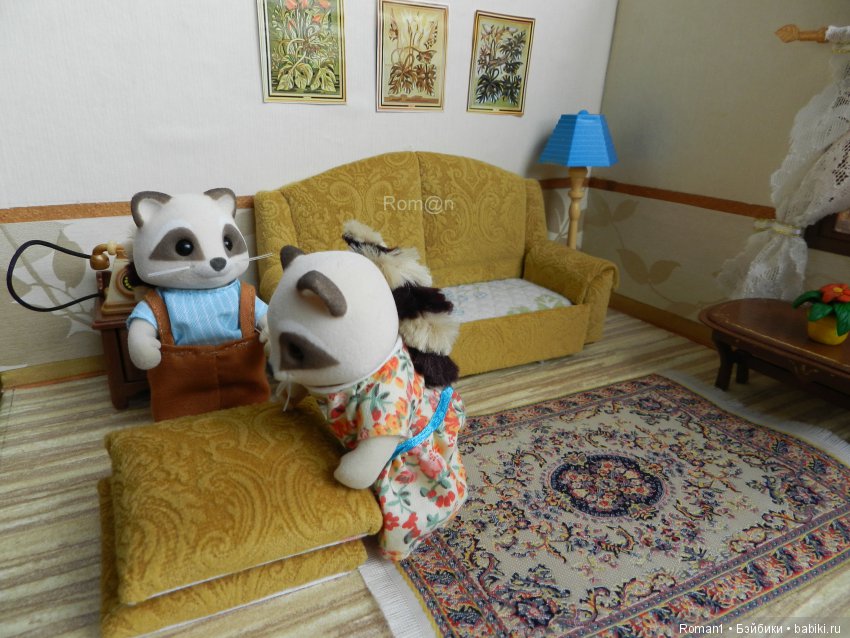 Мягкий раскладной диван 1:12