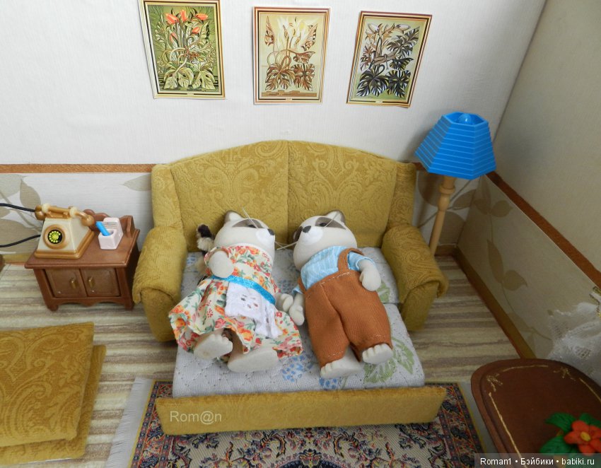 Мягкий раскладной диван 1:12