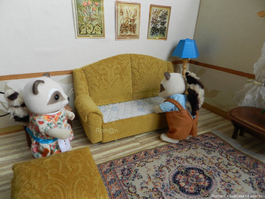 Мягкий раскладной диван 1:12