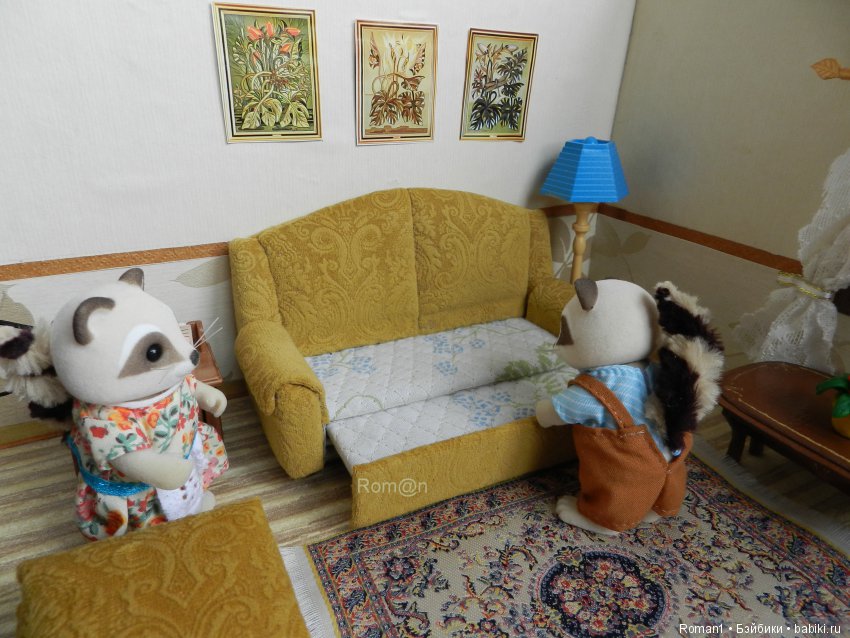 Мягкий раскладной диван 1:12