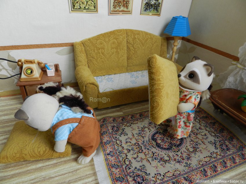 Мягкий раскладной диван 1:12