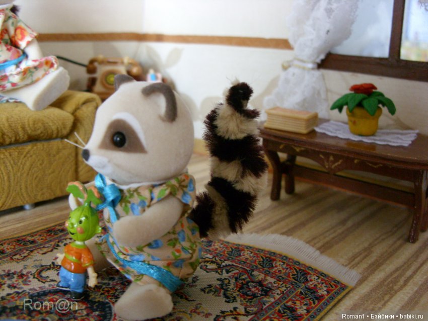 Мягкий раскладной диван 1:12