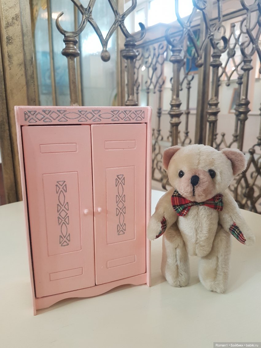 Розовый шкаф и кроватка — Мебель для кукол и домиков: фото