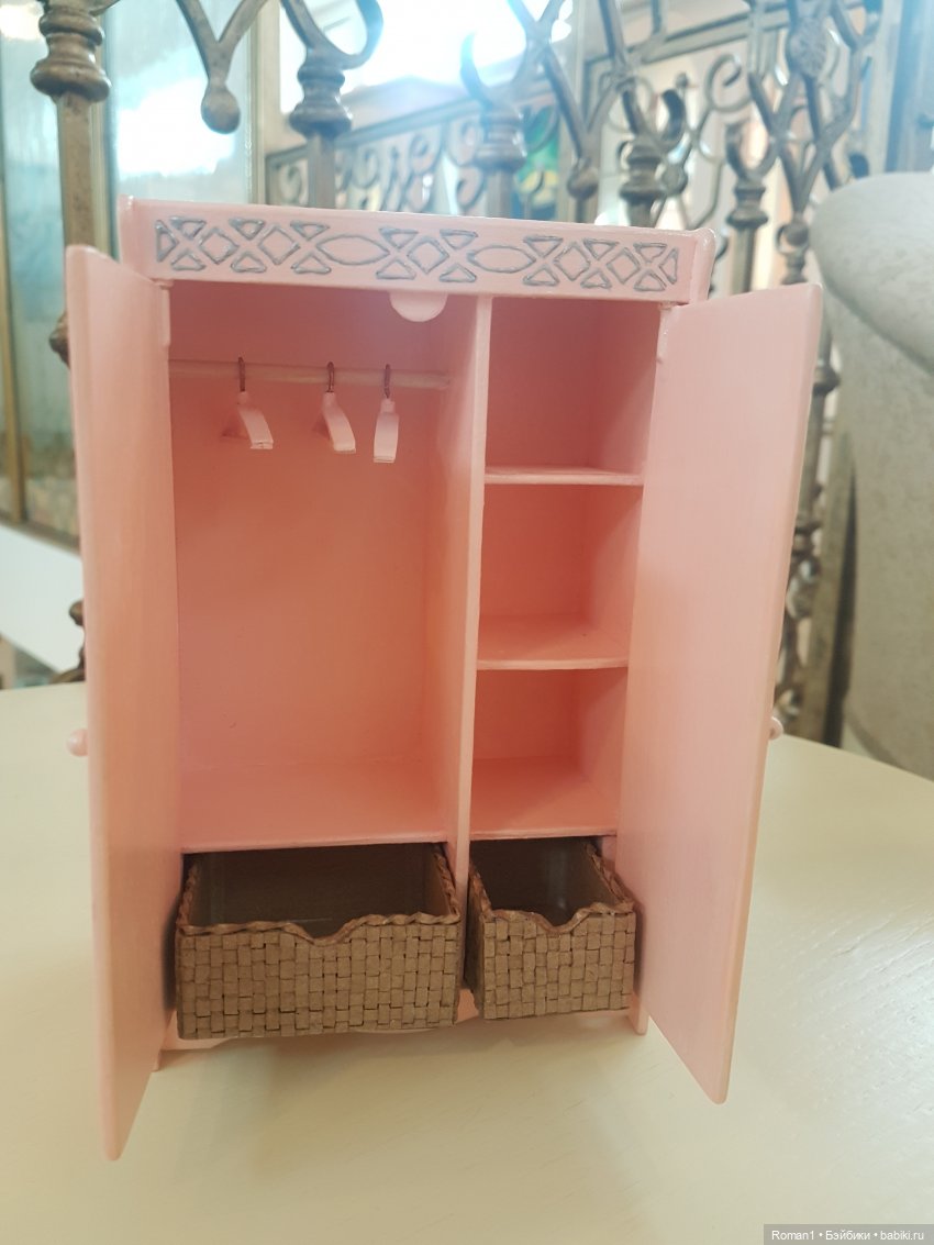 Розовый шкаф и кроватка — Мебель для кукол и домиков: фото
