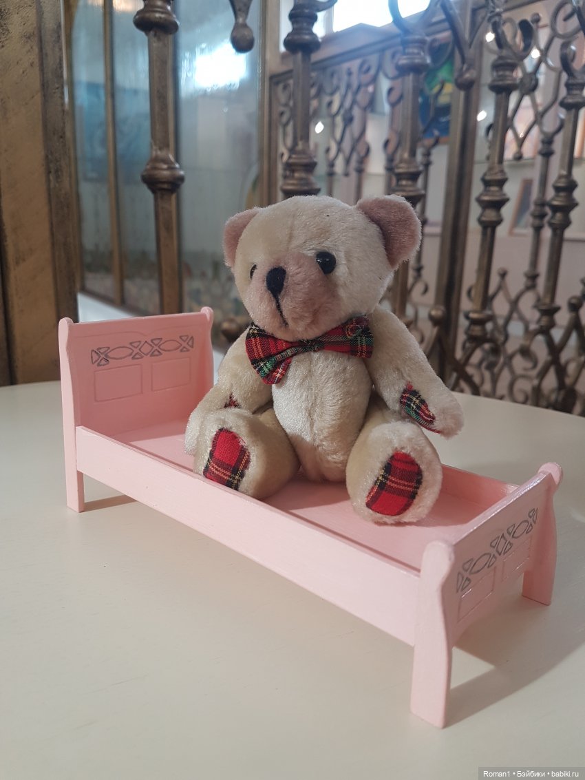 Розовый шкаф и кроватка — Мебель для кукол и домиков: фото