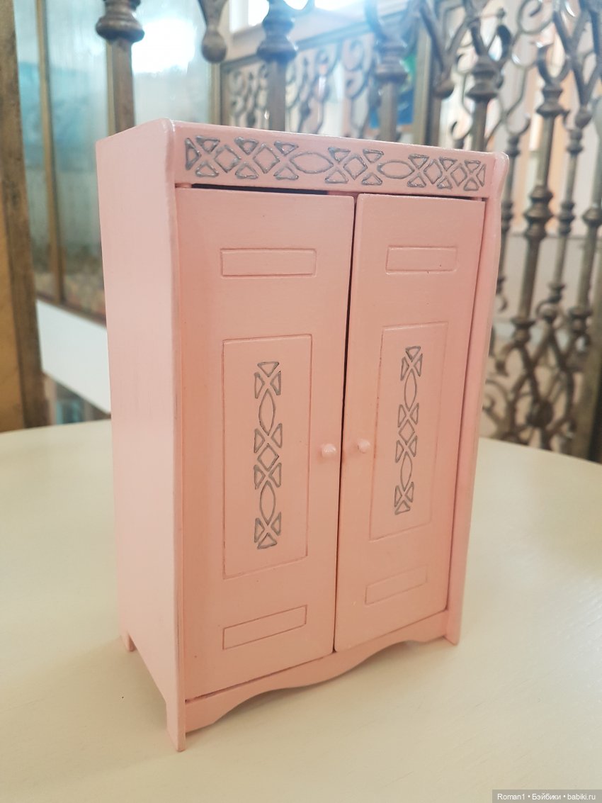 Розовый шкаф и кроватка — Мебель для кукол и домиков: фото (фото 9)