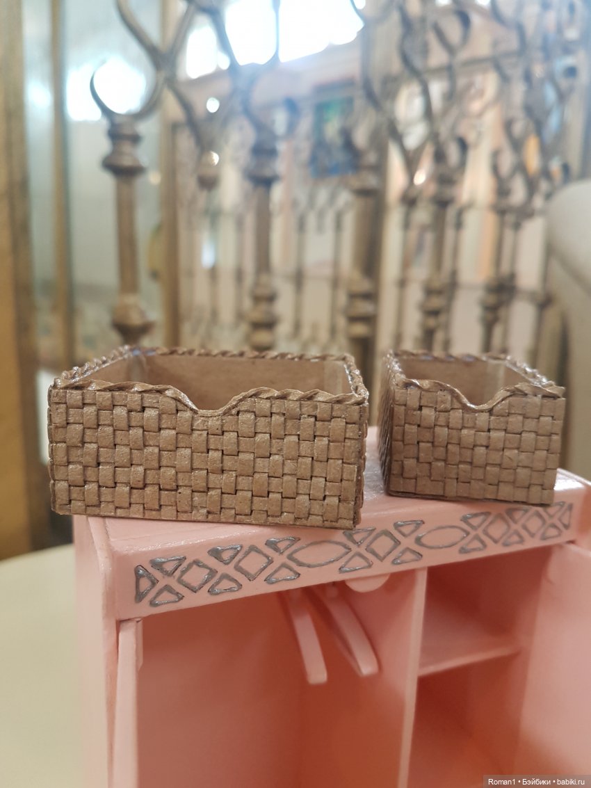 Розовый шкаф и кроватка — Мебель для кукол и домиков: фото