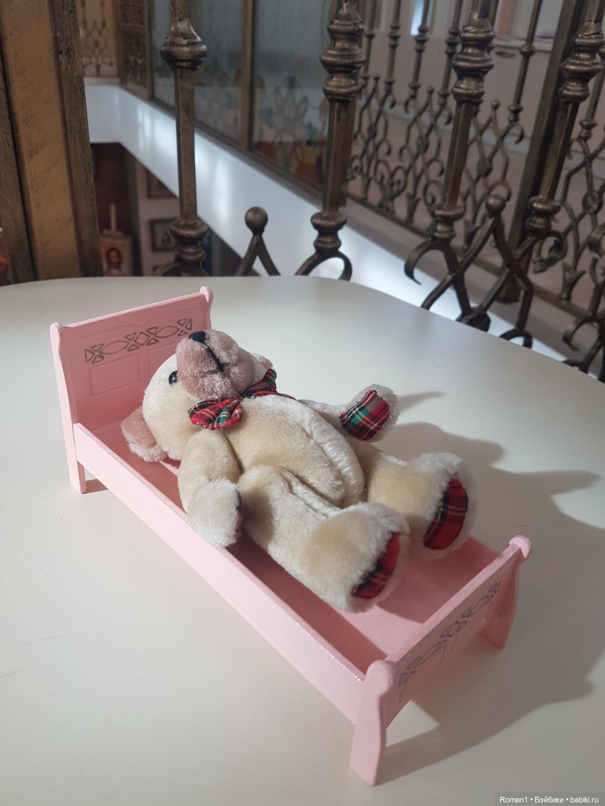 Розовый шкаф и кроватка — Мебель для кукол и домиков: фото