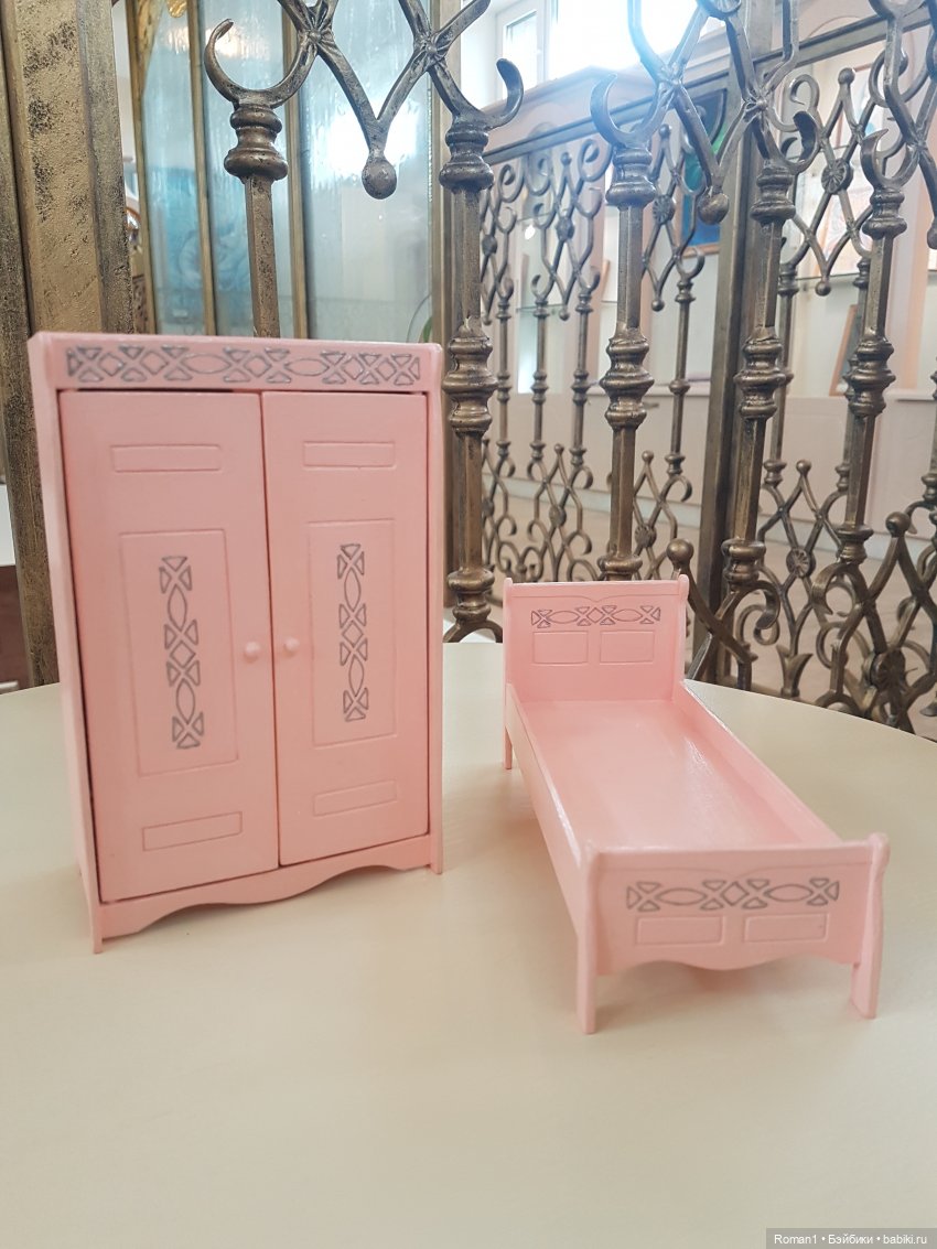 Розовый шкаф и кроватка — Мебель для кукол и домиков: фото