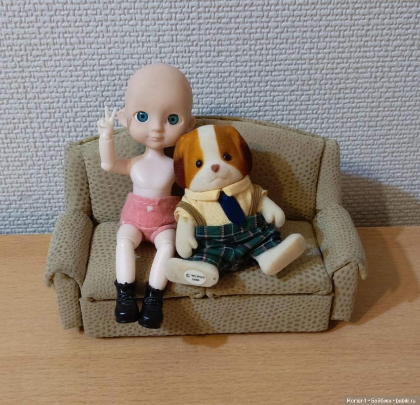 Мягкий раскладной диван 1:12