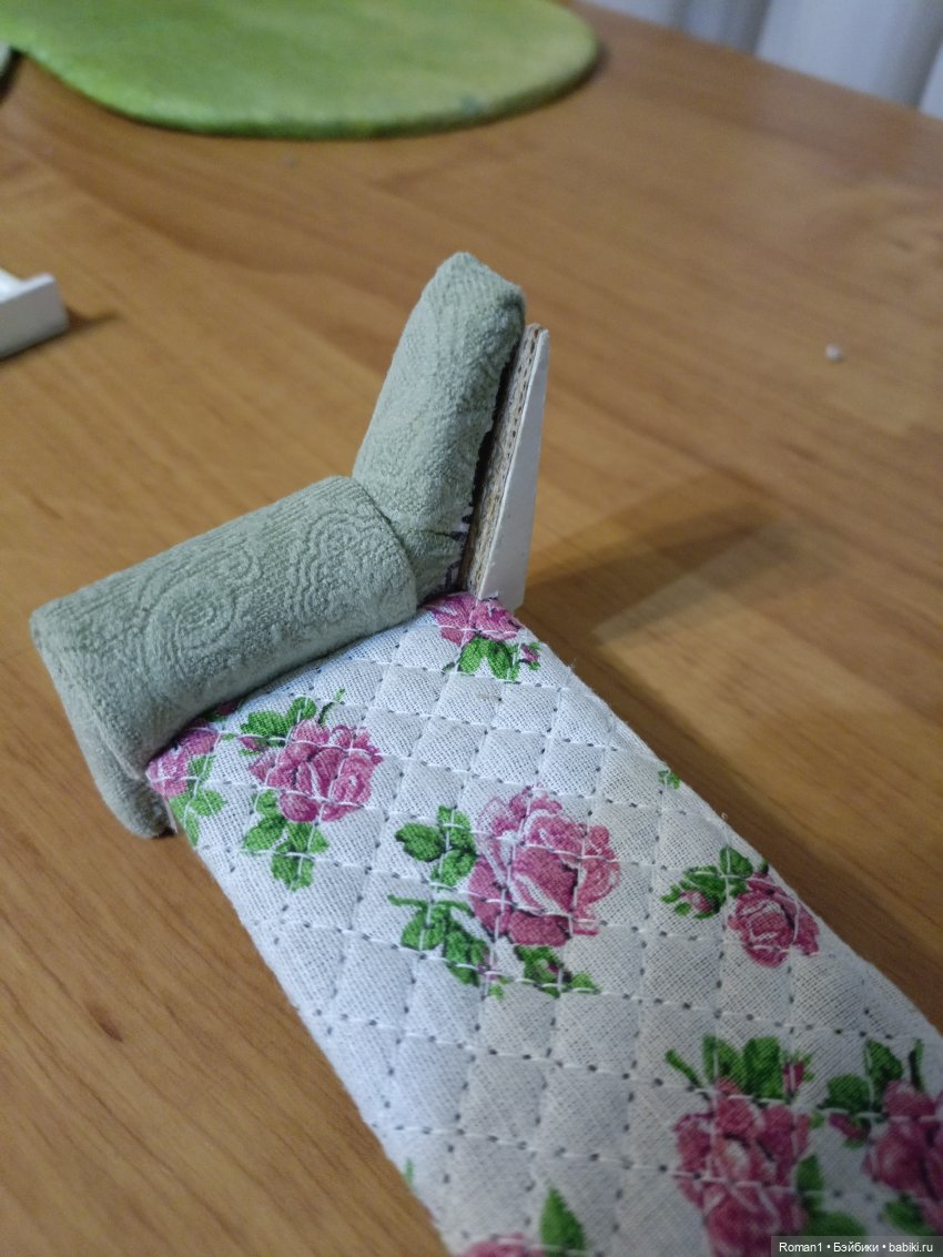 Мягкий раскладной диван 1:12 (фото 8)