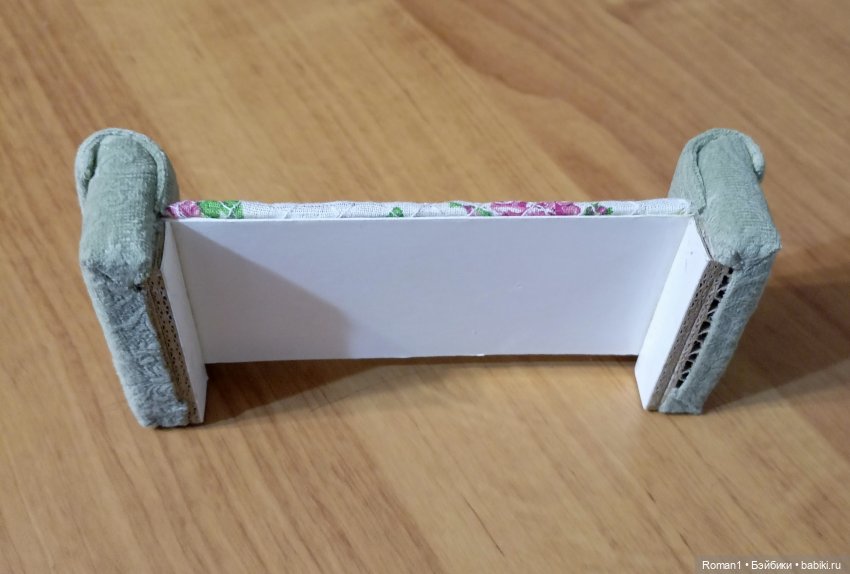 Мягкий раскладной диван 1:12 (фото 9)