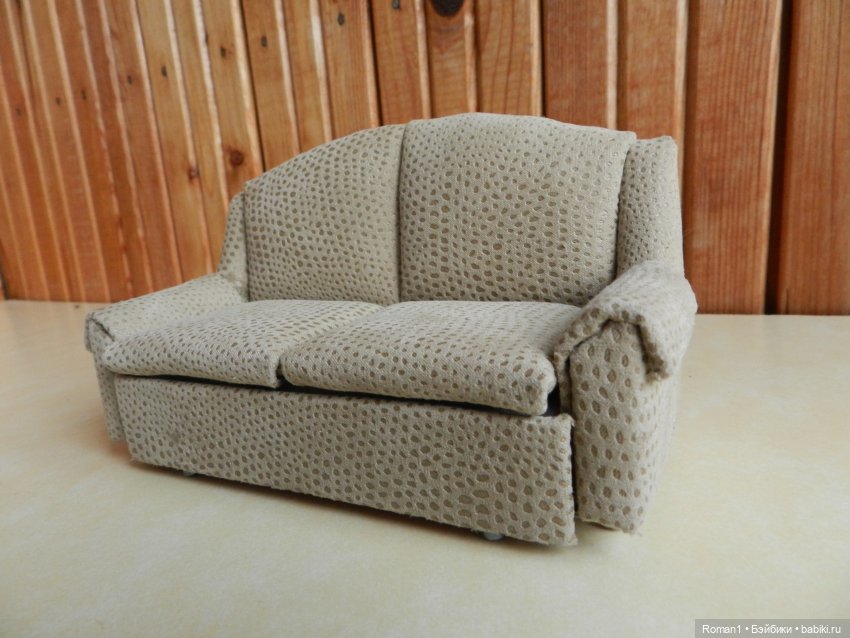 Мягкий раскладной диван 1:12