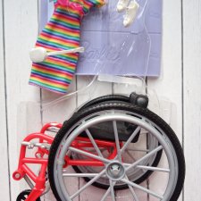 Аутфит колясочница Скиппер радужное платье