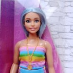 Барби фашионистас 218 Дайа мальвина голубые волосы радужный топ и юбка розовые кроссовки