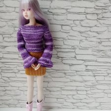 Одежда на Момоко фиолетовый топ с оборками на рукавах Momoko