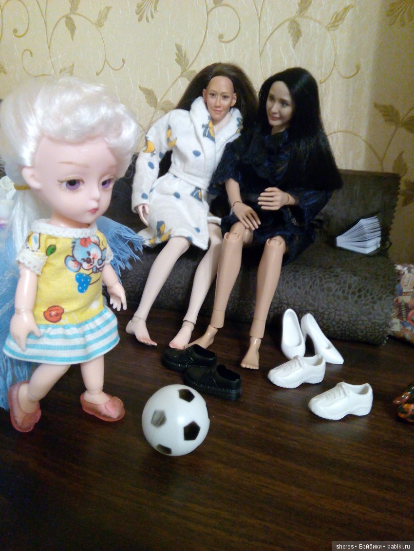 У семи нянек дитя без глаза