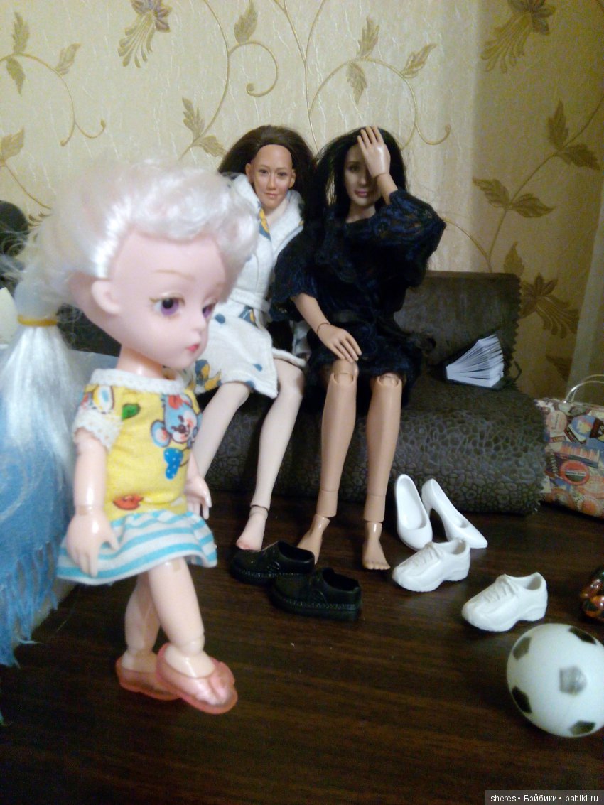 У семи нянек дитя без глаза