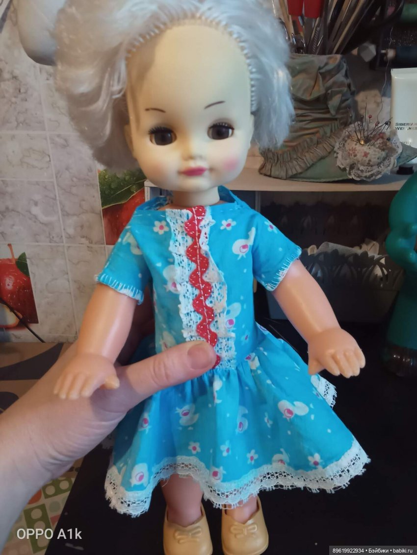 Кареглазая блондинка просит помощи