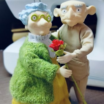 Дарите женщинам цветы.