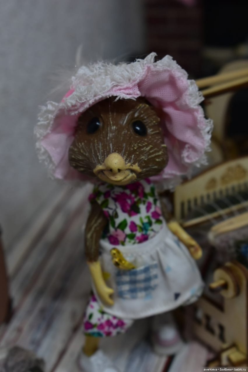 Тасенька и её очумелые лапки)