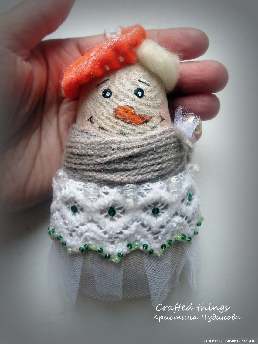 Елочная снеговушка №1 — Текстильные игрушки и примитивы: кофейные (фото 8)