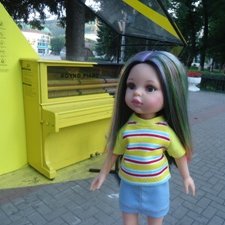 Желтое уличное пианино в нашем городе