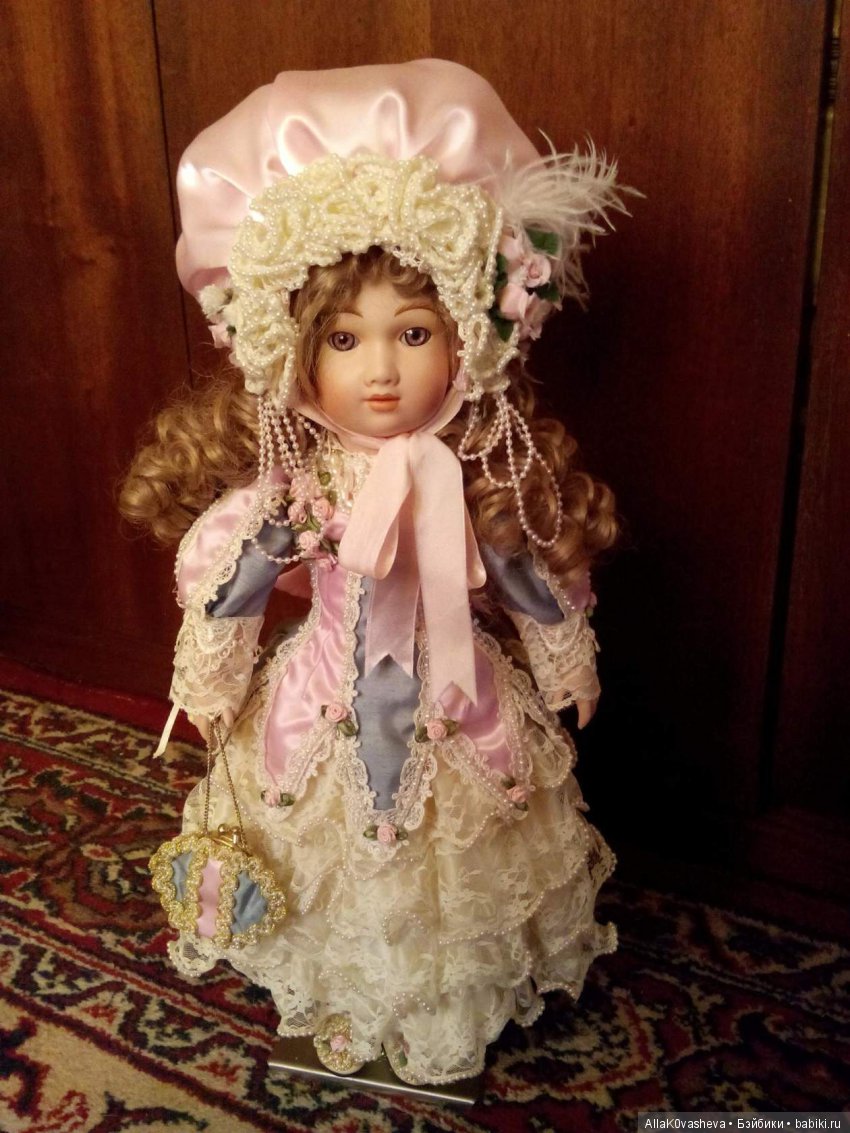 Конечно же красавица Кармен от знаменитой Патриции Ловелесс, реплика антикварной куклы Штайнер.