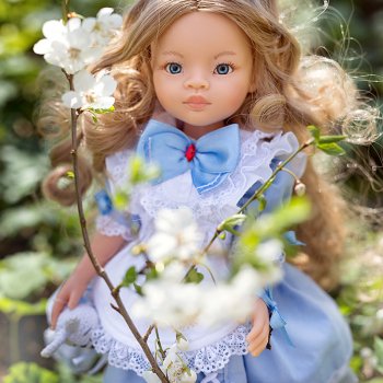 Весна-Алиса в диком Калининградском парке.