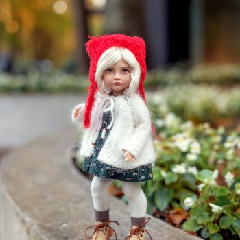 Снежинка. Куколка Елены Шкаровой.