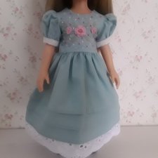 Платье с вышивкой для куколок Паола Рейна. Бесплатная доставка.