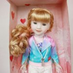 Ruby Red шарнирная кукла Сара с розовыми прядями , 37 см