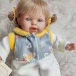 Carmen Gonzalez NILO, мягконабивная кукла НИЛО в комбинезоне, 48 см