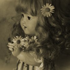 Девочка со старой открытки