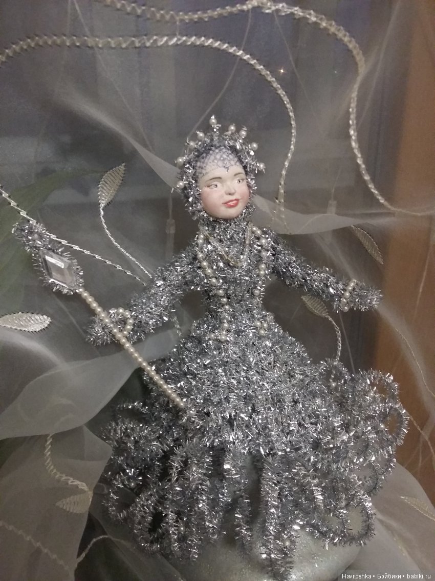 Новогодняя фигурка Госпожа Метелица