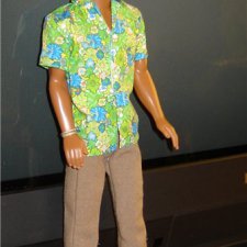 Кен или нет, но прошу опознать по описанию... Спасибо, опознан Лесли