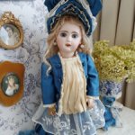 Шелковый комплект для антикварной куклы