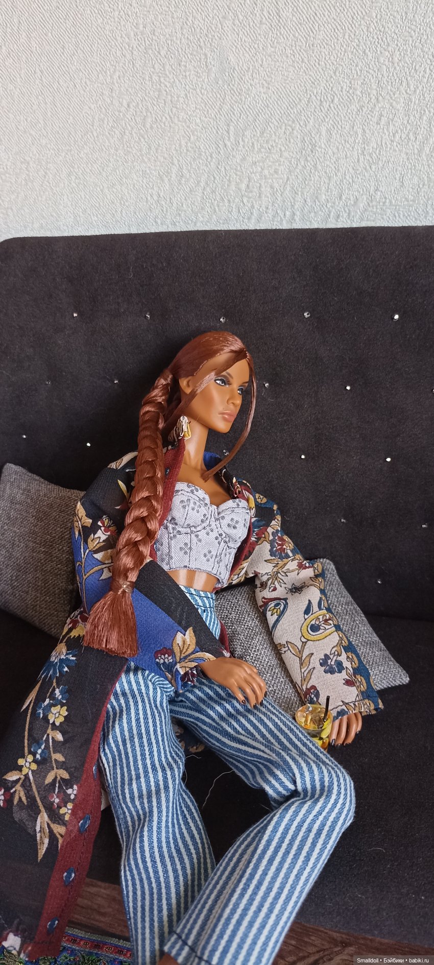 Ёжики кололись, плакали, но продолжали клеить диваны (фото 3)