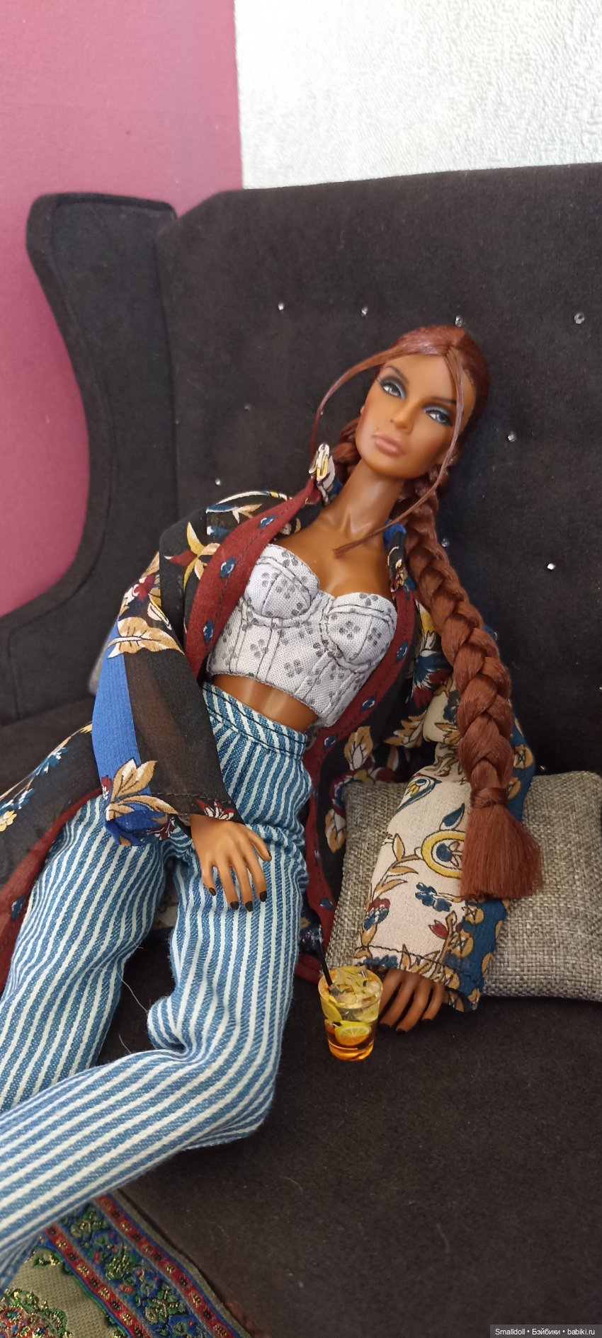 Ёжики кололись, плакали, но продолжали клеить диваны (фото 4)